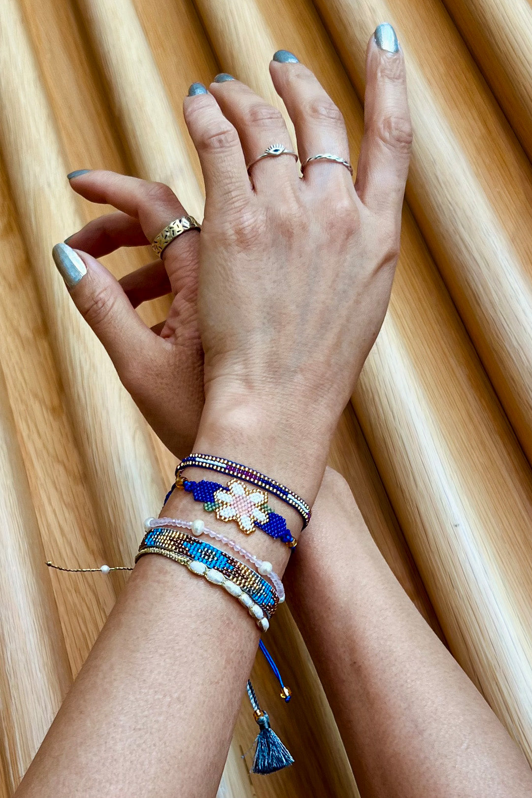 Simple Bead Weaving Loom & Bracelet | Unique beaded bracelet, Bead loom  bracelets, Loom beading